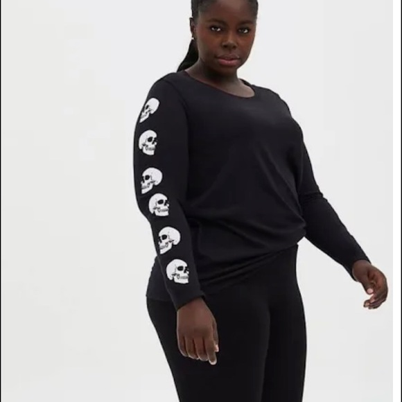 torrid Tops - Torrid long sleeve slim fit skull print tee shirt size 1
